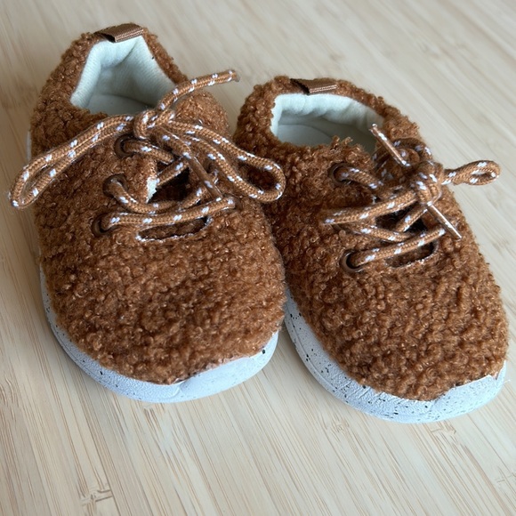 Baby Gap Teddy Sneakers - Picture 2 of 5